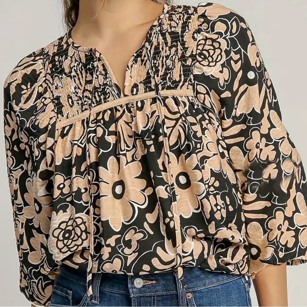 Elegant Floral Black and Tan Blouse - Picture 3 of 3